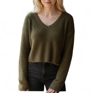 Urban Outfitters Green Cropped Sweater Vneck Fuzzy Soft, Small Womens Juniors
